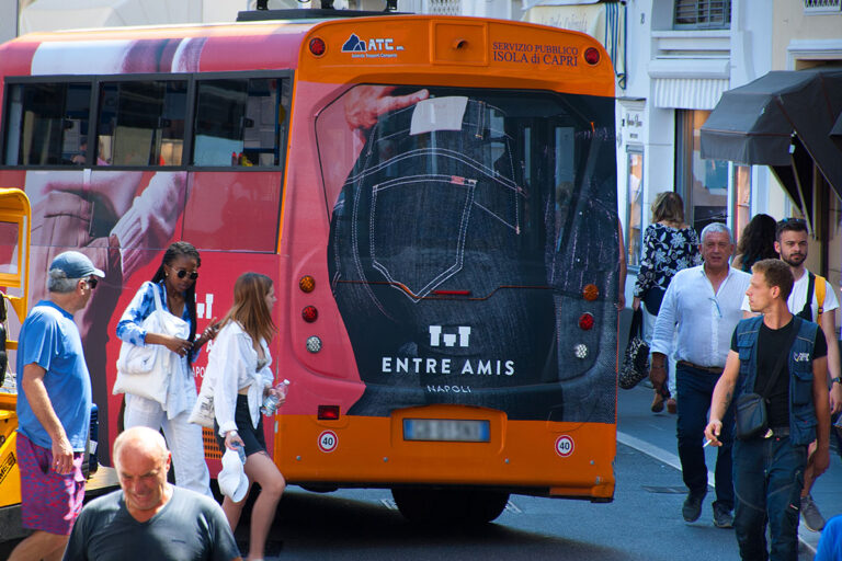 pubblicità autobus capri entre amis, AUTOBUS CAPRI, PUBBLICITA’ CAPRI, AFFISSIONI CAPRI, FUNICOLARE CAPRI, ADV CAPRI, ATC CAPRI, COMUNE DI CAPRI