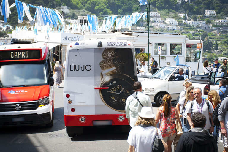 pubblicita autobus capri liu jo, liujo abbigliamento, outdoor, spot capri